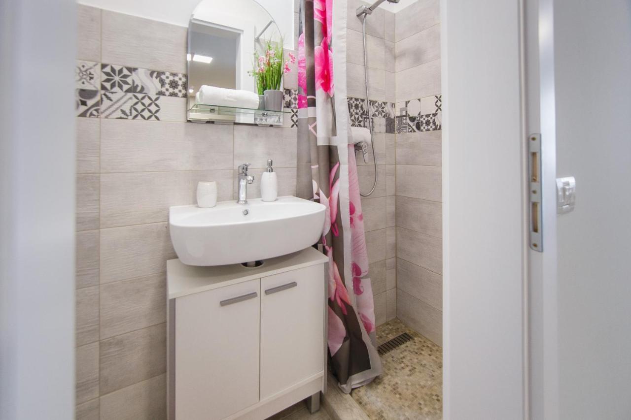 Retreat To A Stylish Home At West Residence Oradea Zewnętrze zdjęcie