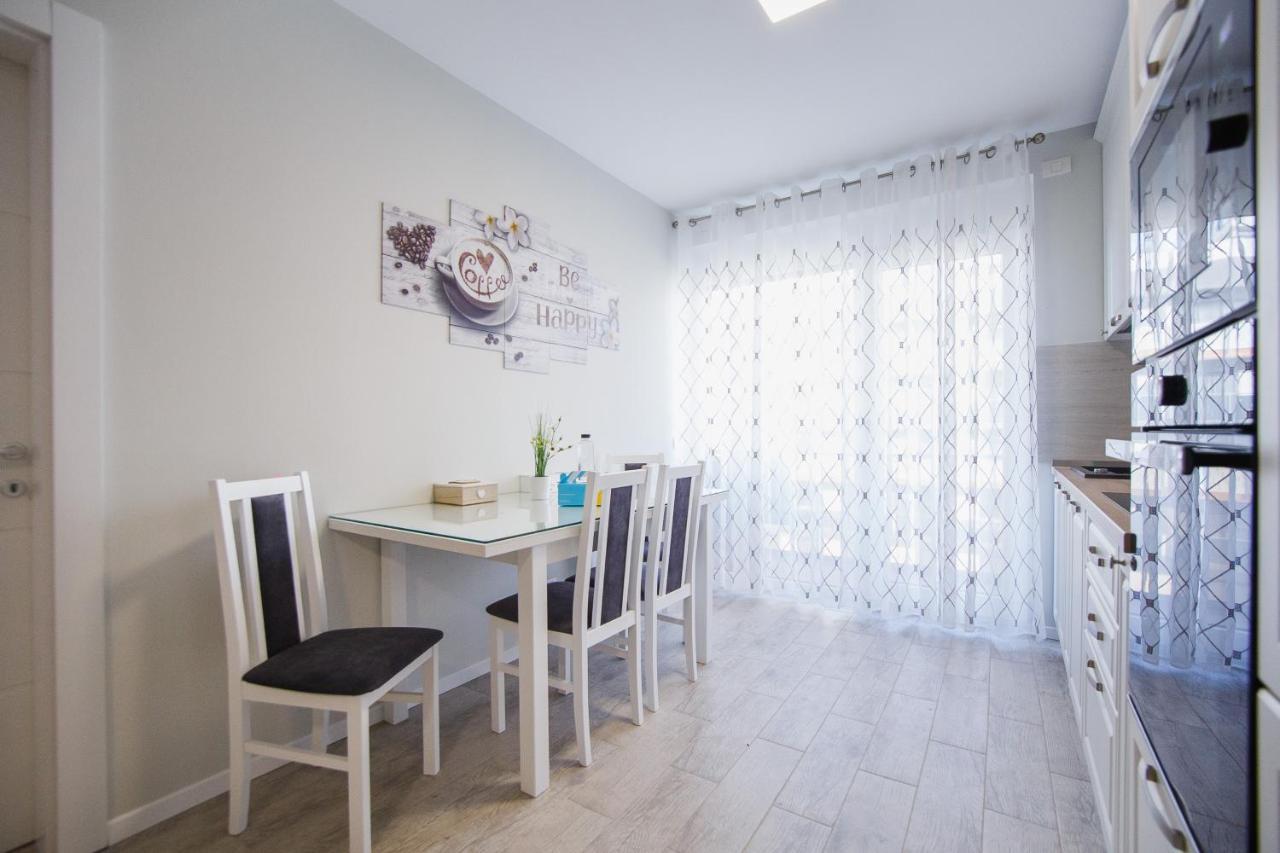 Retreat To A Stylish Home At West Residence Oradea Zewnętrze zdjęcie