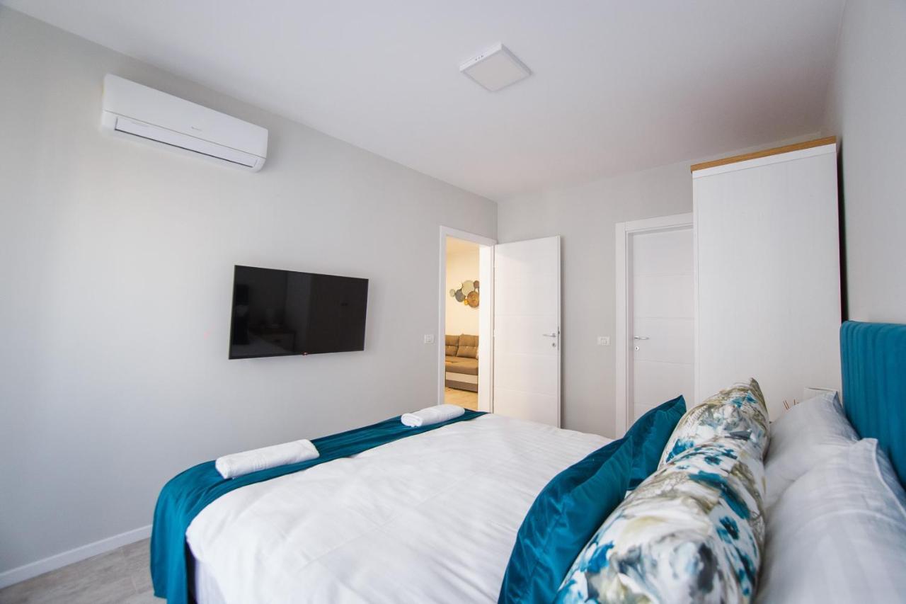 Retreat To A Stylish Home At West Residence Oradea Zewnętrze zdjęcie