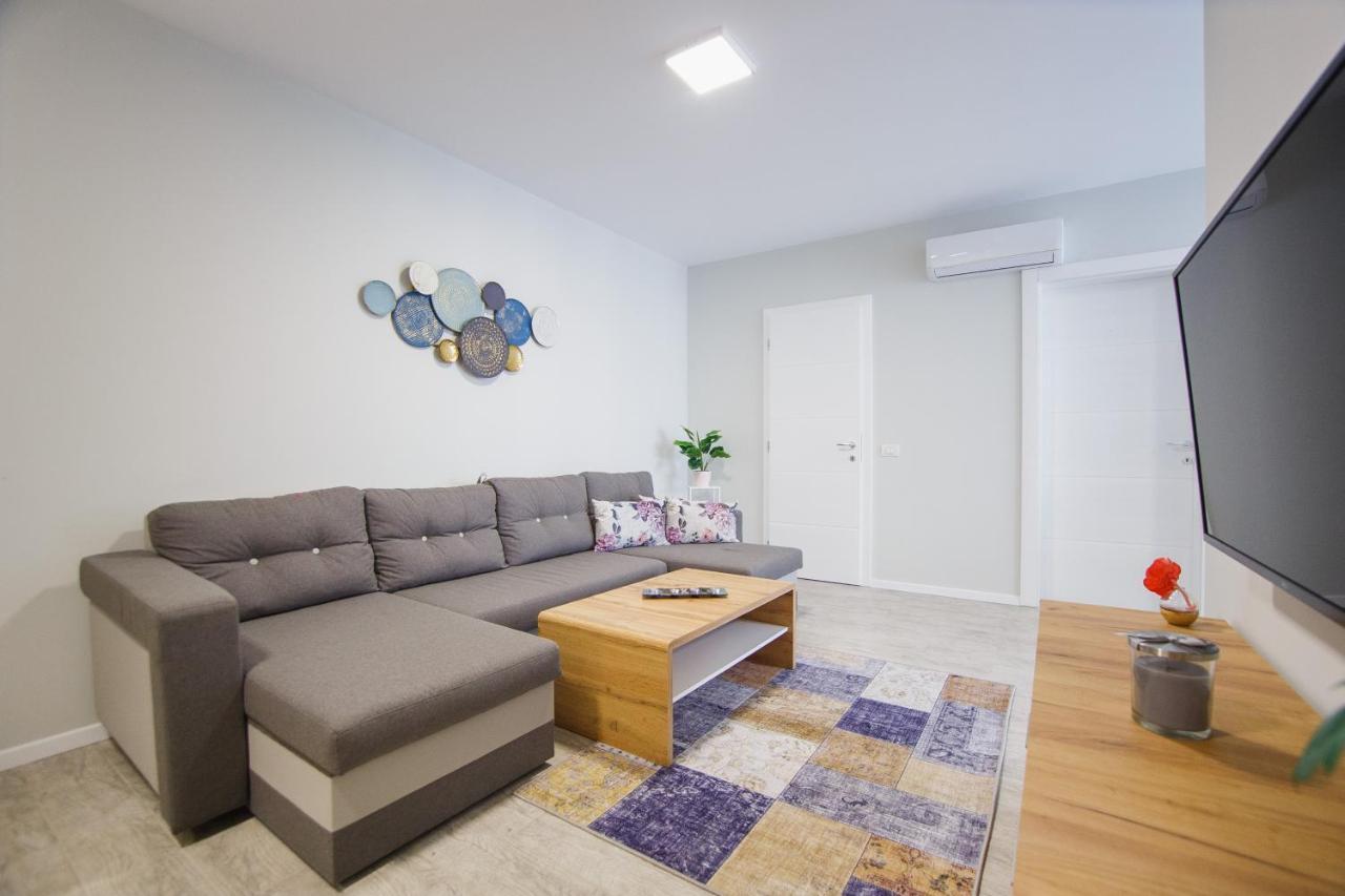 Retreat To A Stylish Home At West Residence Oradea Zewnętrze zdjęcie