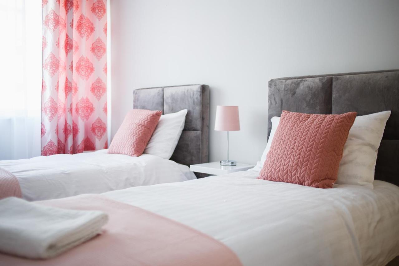 Retreat To A Stylish Home At West Residence Oradea Zewnętrze zdjęcie