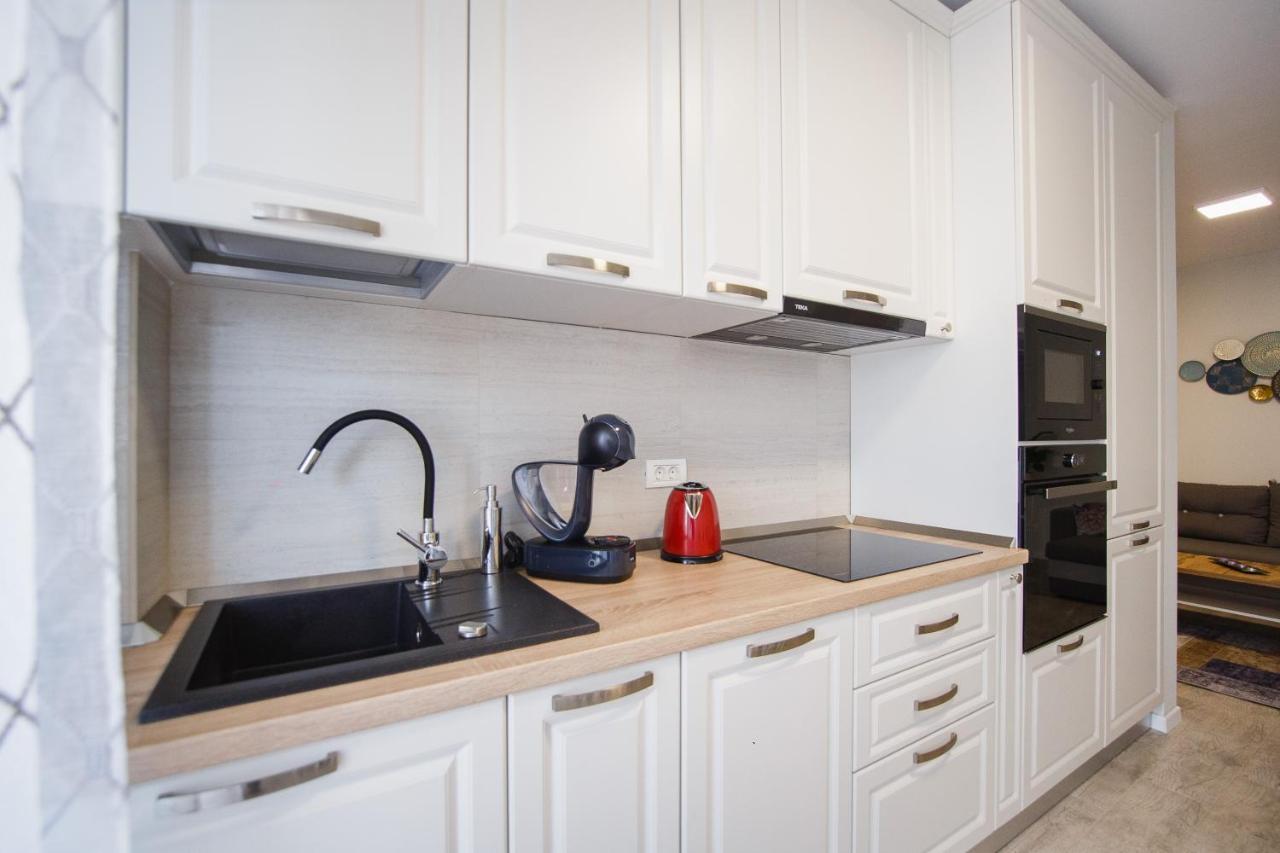 Retreat To A Stylish Home At West Residence Oradea Zewnętrze zdjęcie