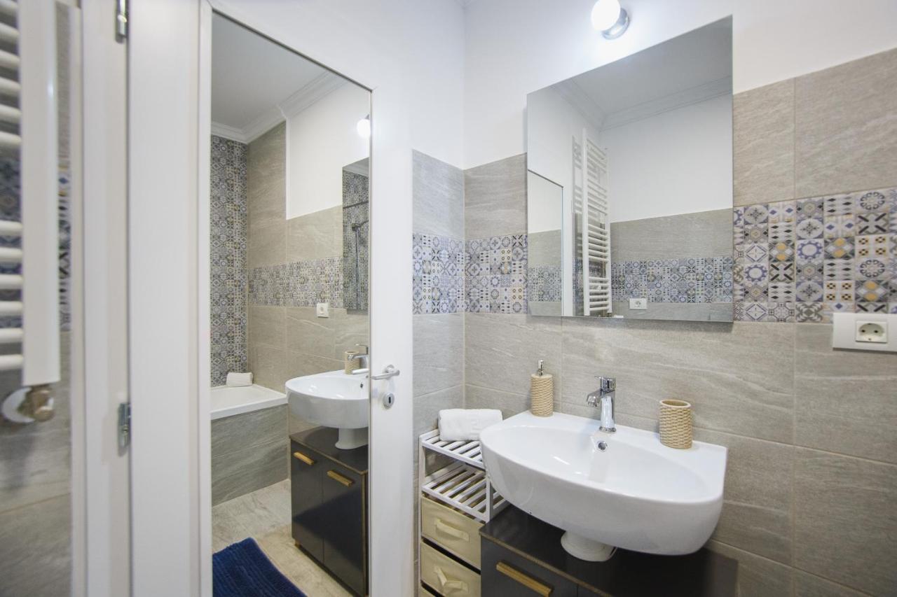 Retreat To A Stylish Home At West Residence Oradea Zewnętrze zdjęcie